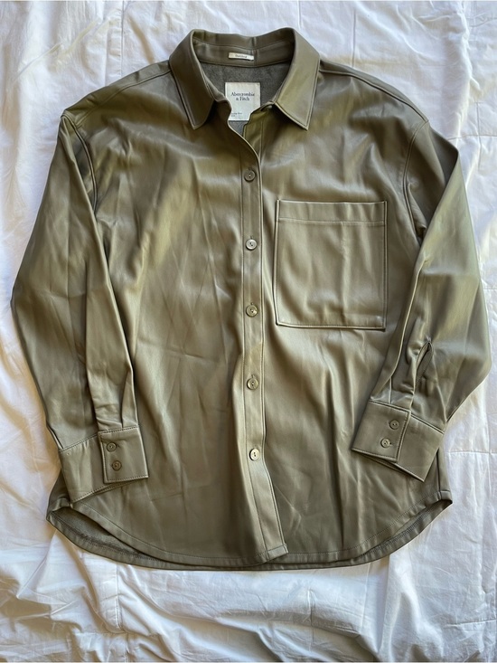 Abercrombie & Fitch Tops - Abercrombie & Fitch Women’s Olive Button-Down Shirt Size Medium Oversized